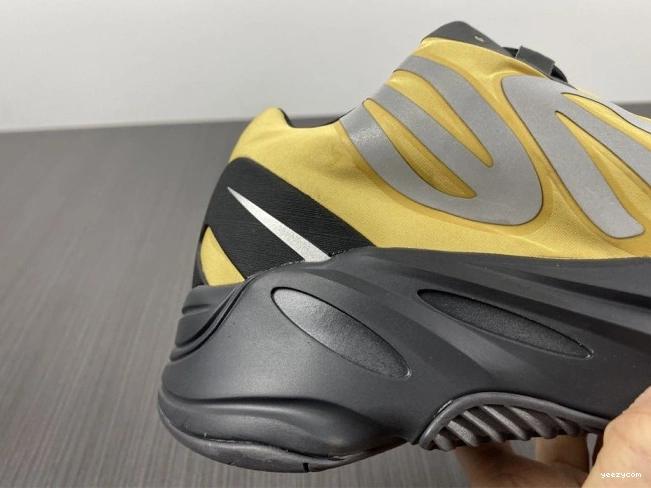700 MNVN 'Honey GZ0717 Yeezy Flux' Boost 0803